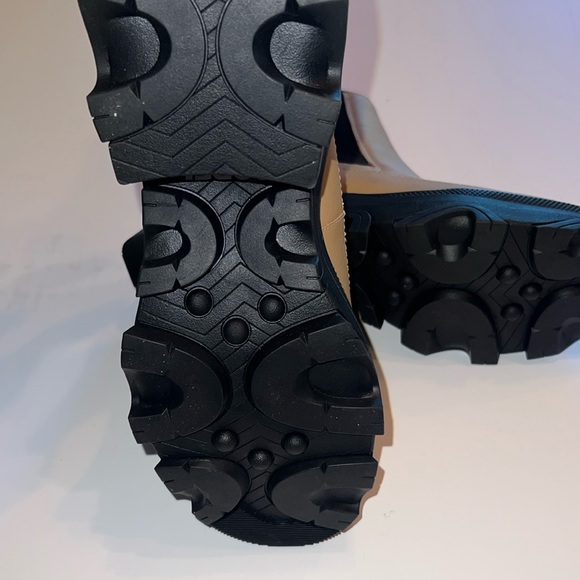 Sorel Brex waterproof Chelsea boot in tawny buff-w/black elastic & lug sole-NWT - Picture 14 of 16